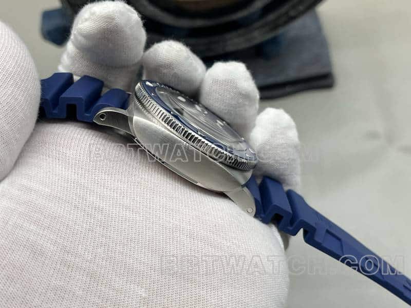 VSPanerai sneak top-tier 1:1super cloneblue dialPAM01676side live photo