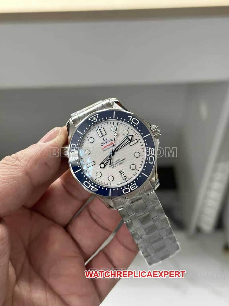 VSOmegaSeamaster1:1super clonewhite dial522.30.42front live photo