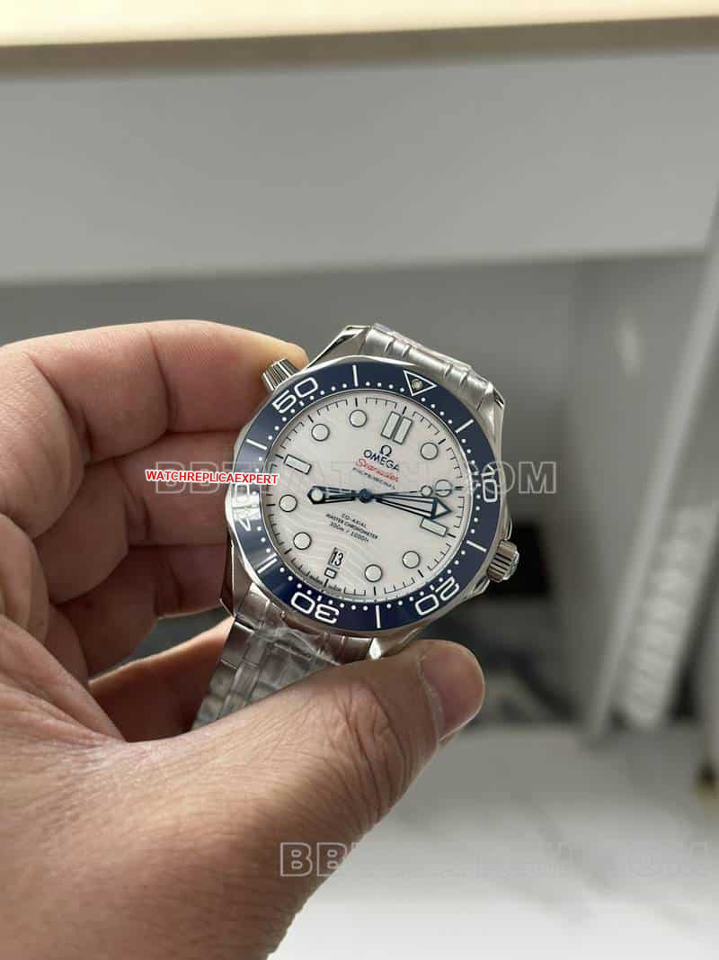 VSOmegaSeamaster1:1super clonewhite dial522.30.42front live photo