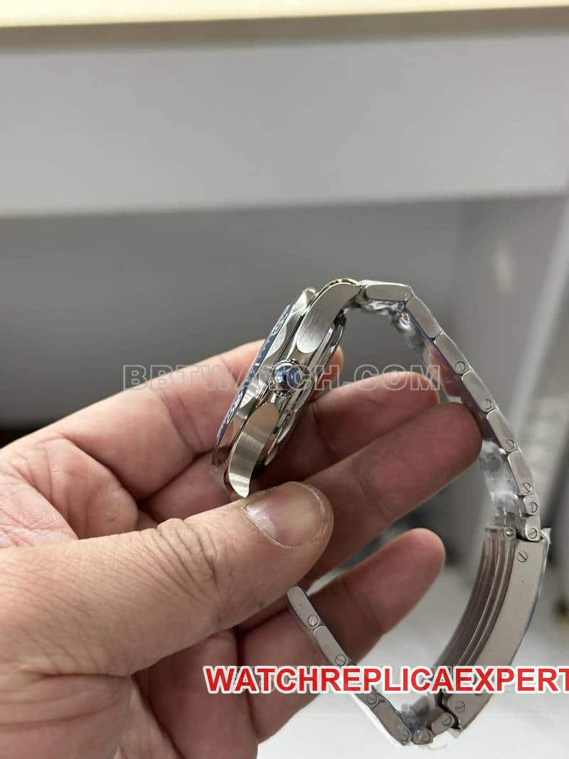 VSOmegaSeamaster1:1super clonewhite dial522.30.42side live photo