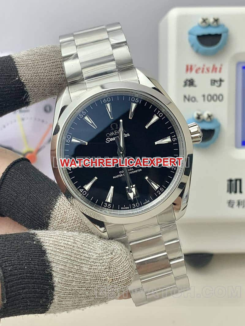 VSOmegaSeamastersuper clone150m black dial220.10.41front live photo