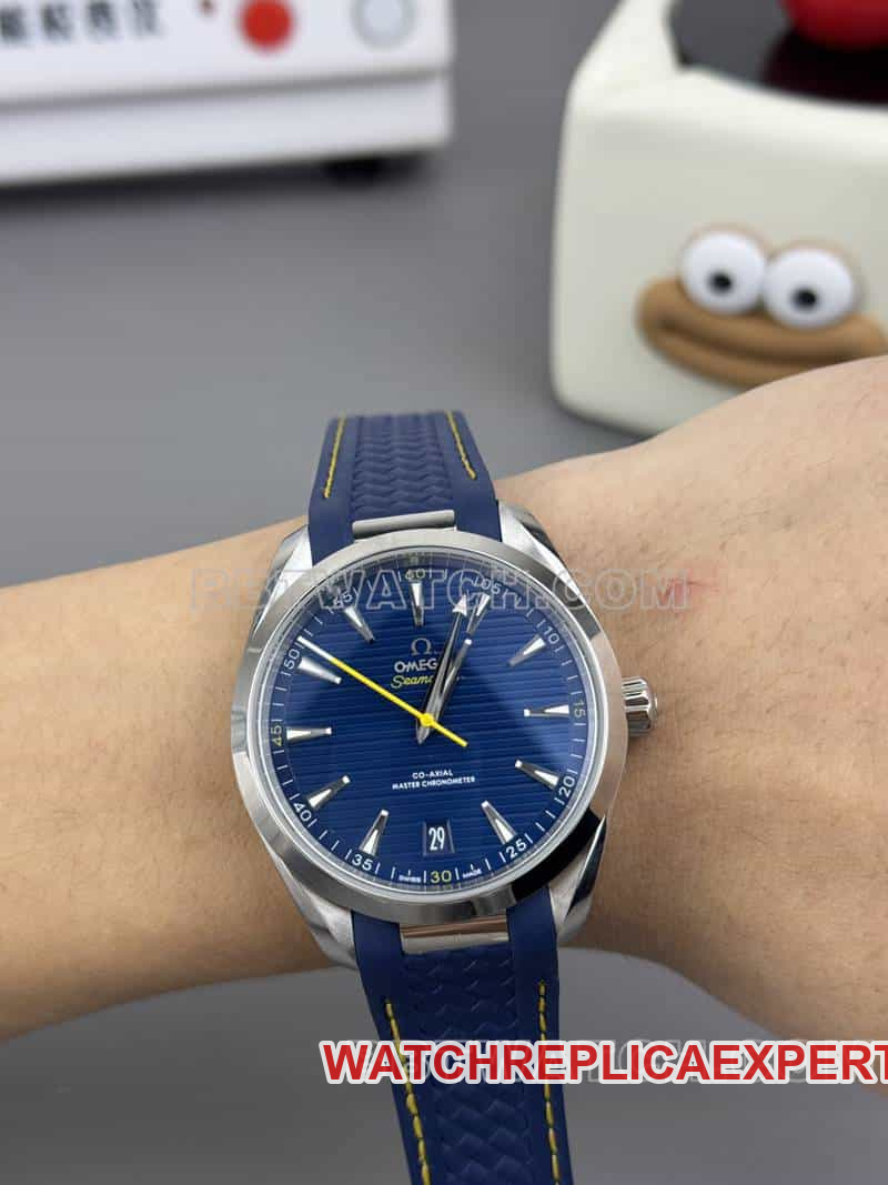 VSOmegaSeamaster1:1top-tier replicablue dial150m rubber model220.12.41front live photo