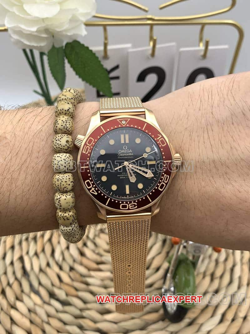 VSOmegaSeamastertop-tier 1:1high-quality replicablack dial300m bronze210.90.42front live photo