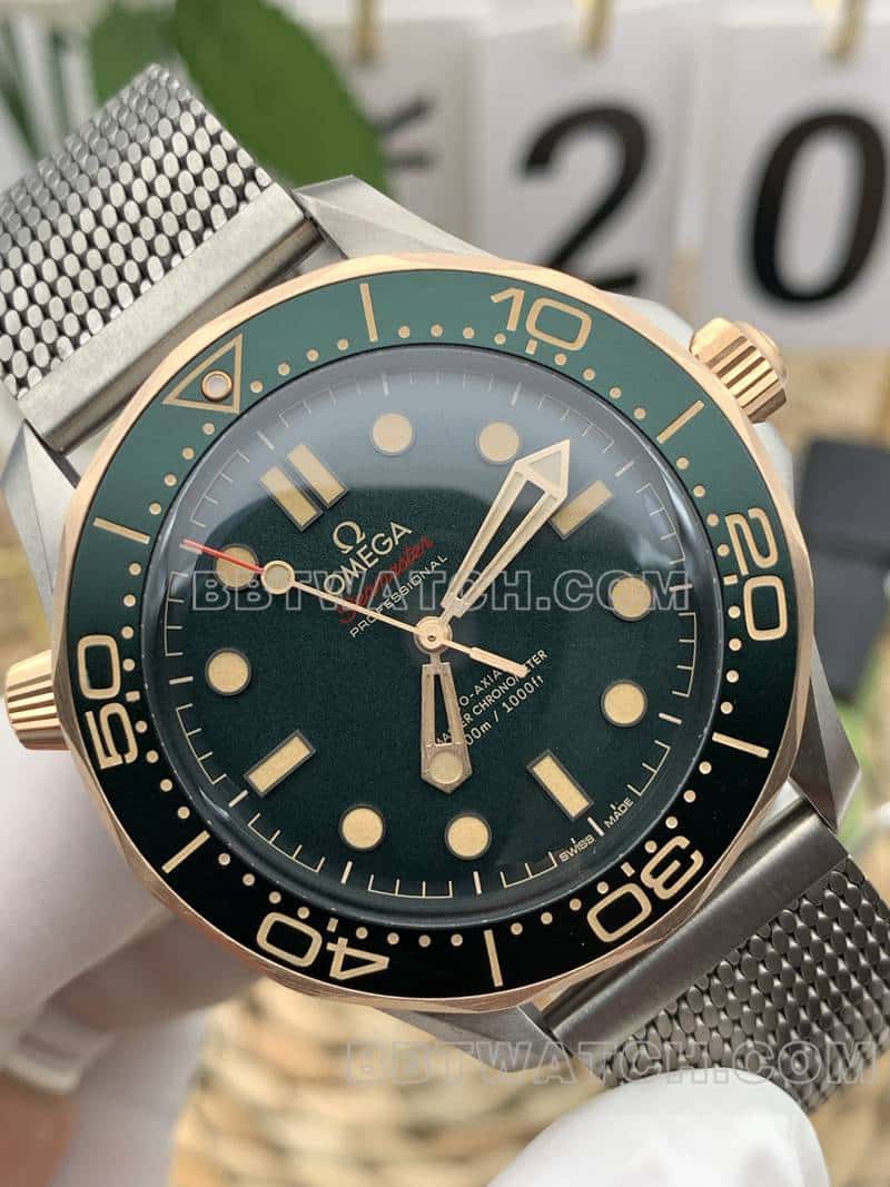 VSOmegaSeamastertop-tier 1:1super clonegreen dial300m titanium210.90.42front live photo