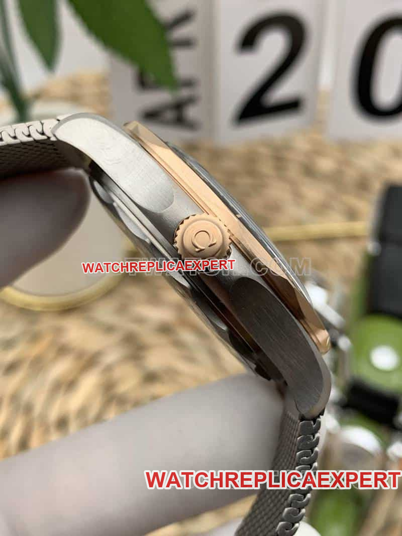 VSOmegaSeamastertop-tier 1:1super clonegreen dial300m titanium210.90.42side live photo