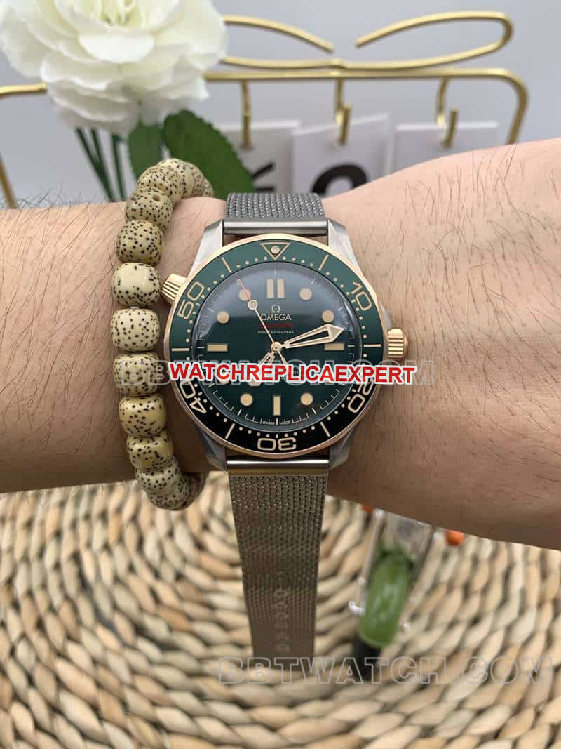 VSOmegaSeamastertop-tier 1:1super clonegreen dial300m titanium210.90.42front live photo