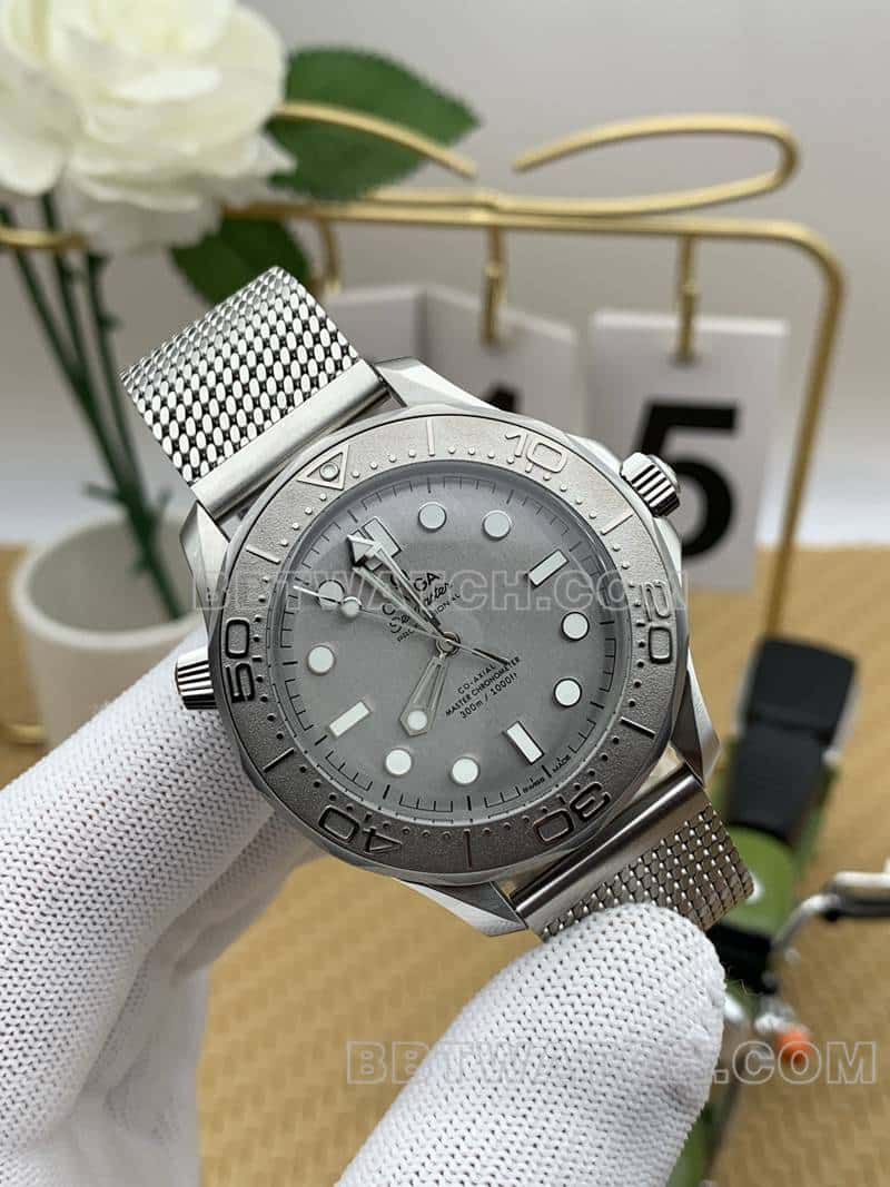 VSOmegaSeamastertop-tier replicasilver dial300m steel bracelet model 210.30.42front live photo