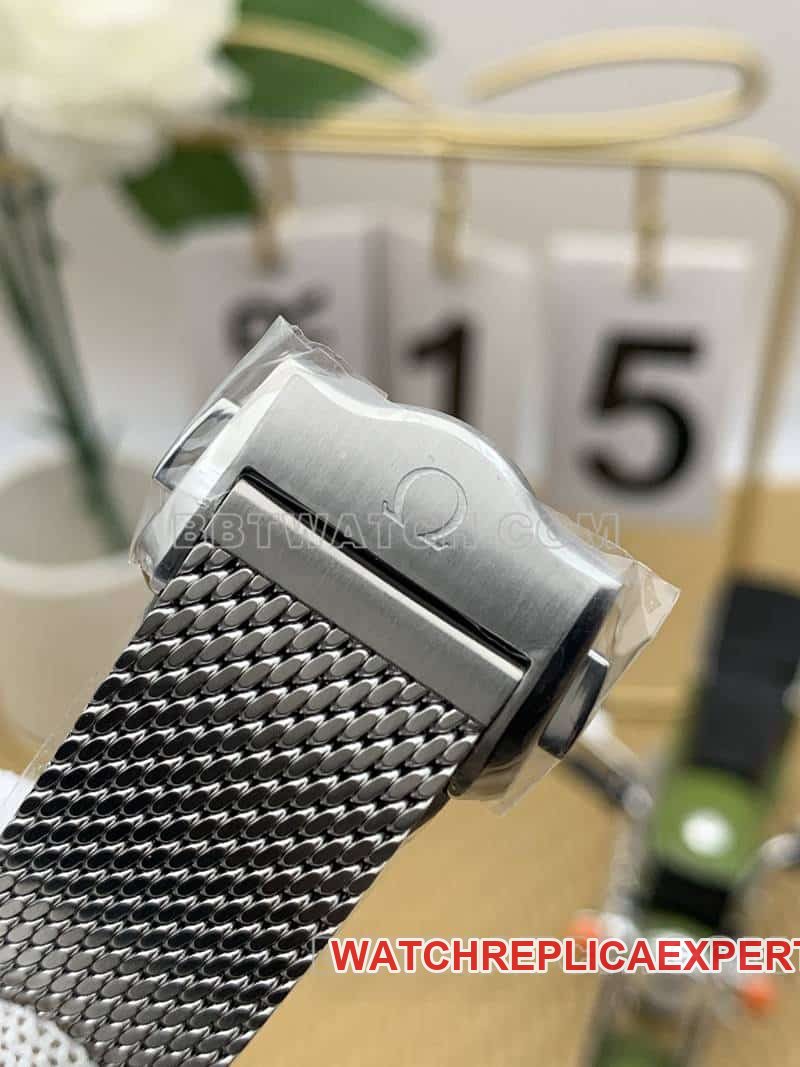 VSOmegaSeamastertop-tier replicasilver dial300m steel bracelet model 210.30.42braceletlive photos
