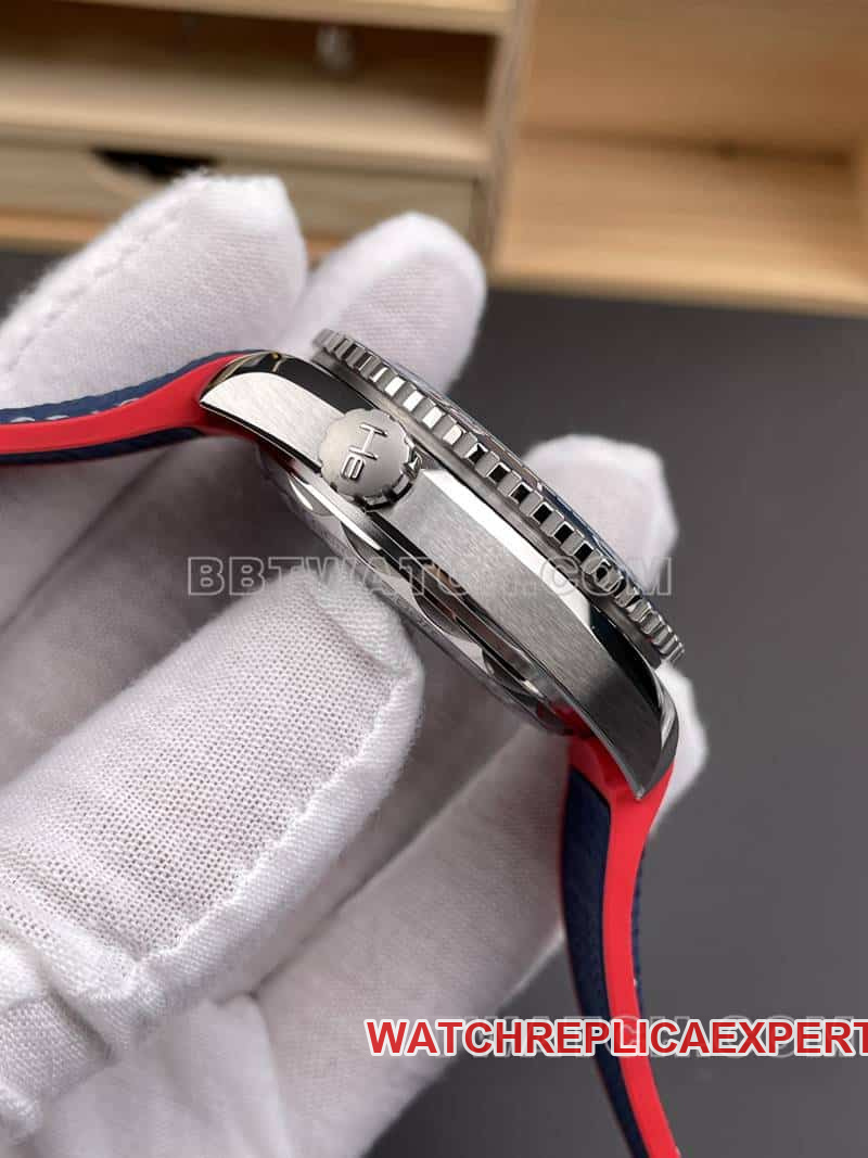 VS FactoryOmegaSeamastertop-tier 1:1high-quality America's Cup 600mwhite dial215.32.43side live photo