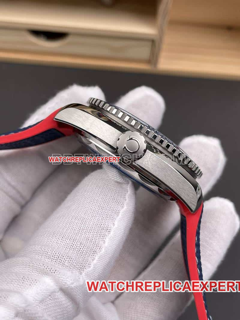 VS FactoryOmegaSeamastertop-tier 1:1high-quality America's Cup 600mwhite dial215.32.43side live photo