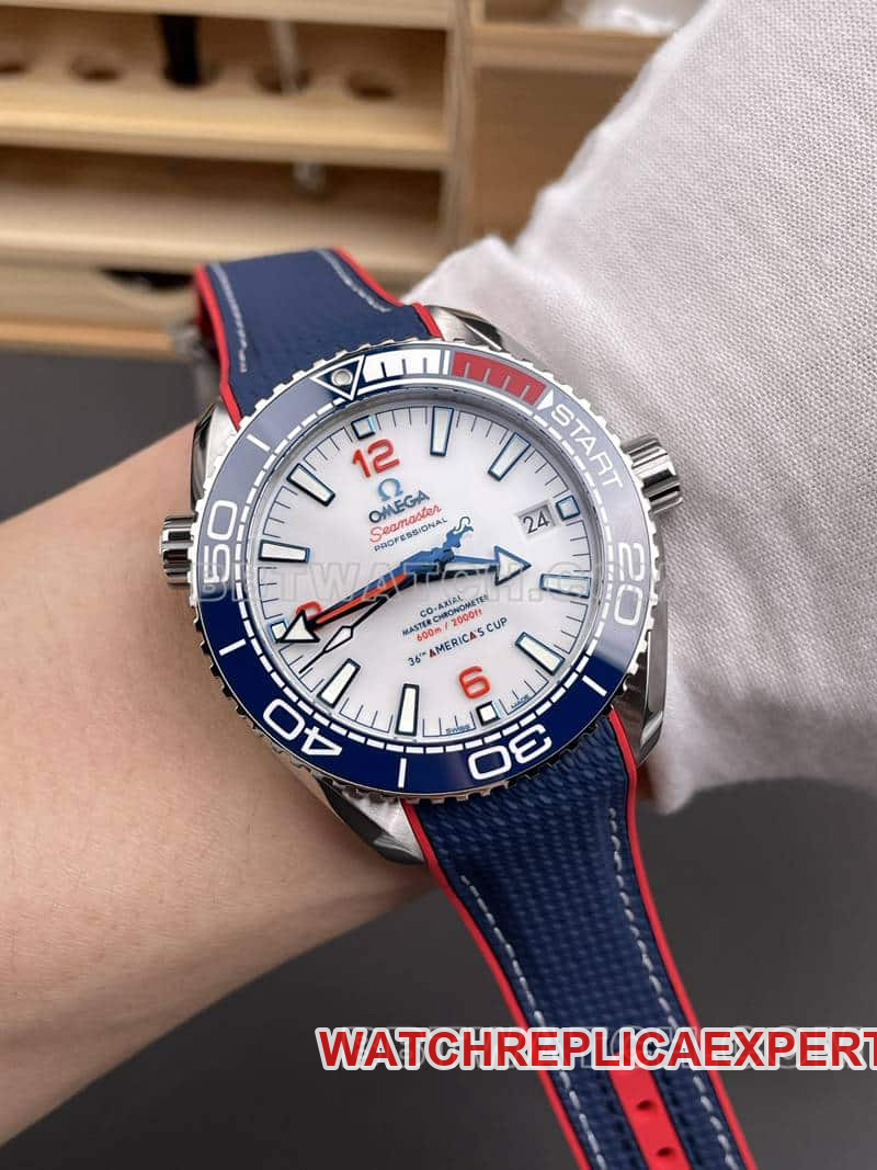 VS FactoryOmegaSeamastertop-tier 1:1high-quality America's Cup 600mwhite dial215.32.43 wearing live photos