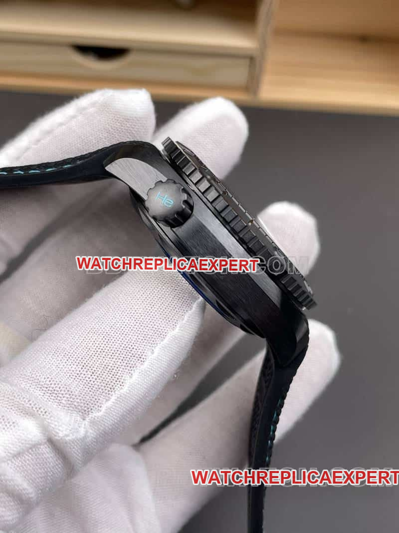 VS FactoryOmegaSeamastertop-tier replicablack dial600m world time 215.92.46side live photo
