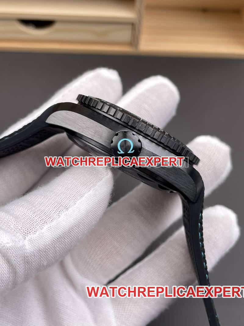 VS FactoryOmegaSeamastertop-tier replicablack dial600m world time 215.92.46side live photo