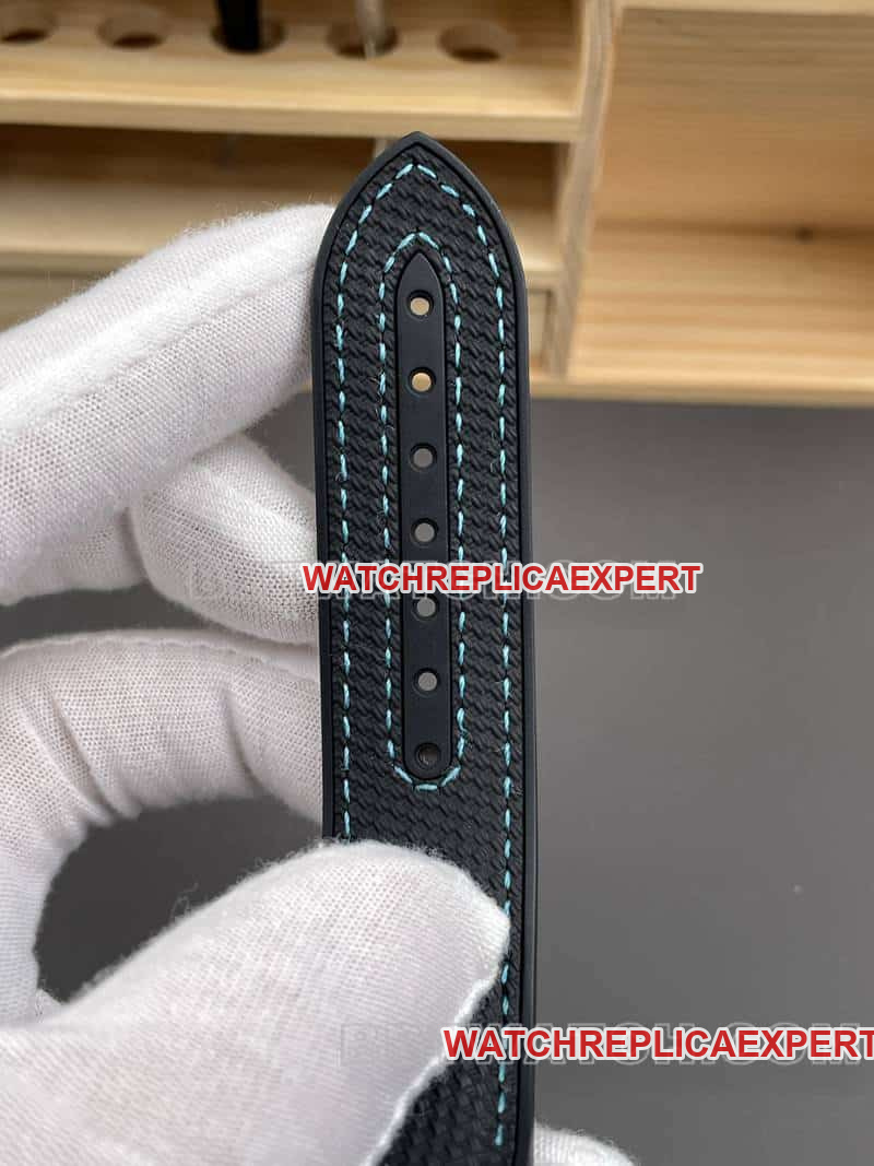 VS FactoryOmegaSeamastertop-tier replicablack dial600m world time 215.92.46braceletlive photos