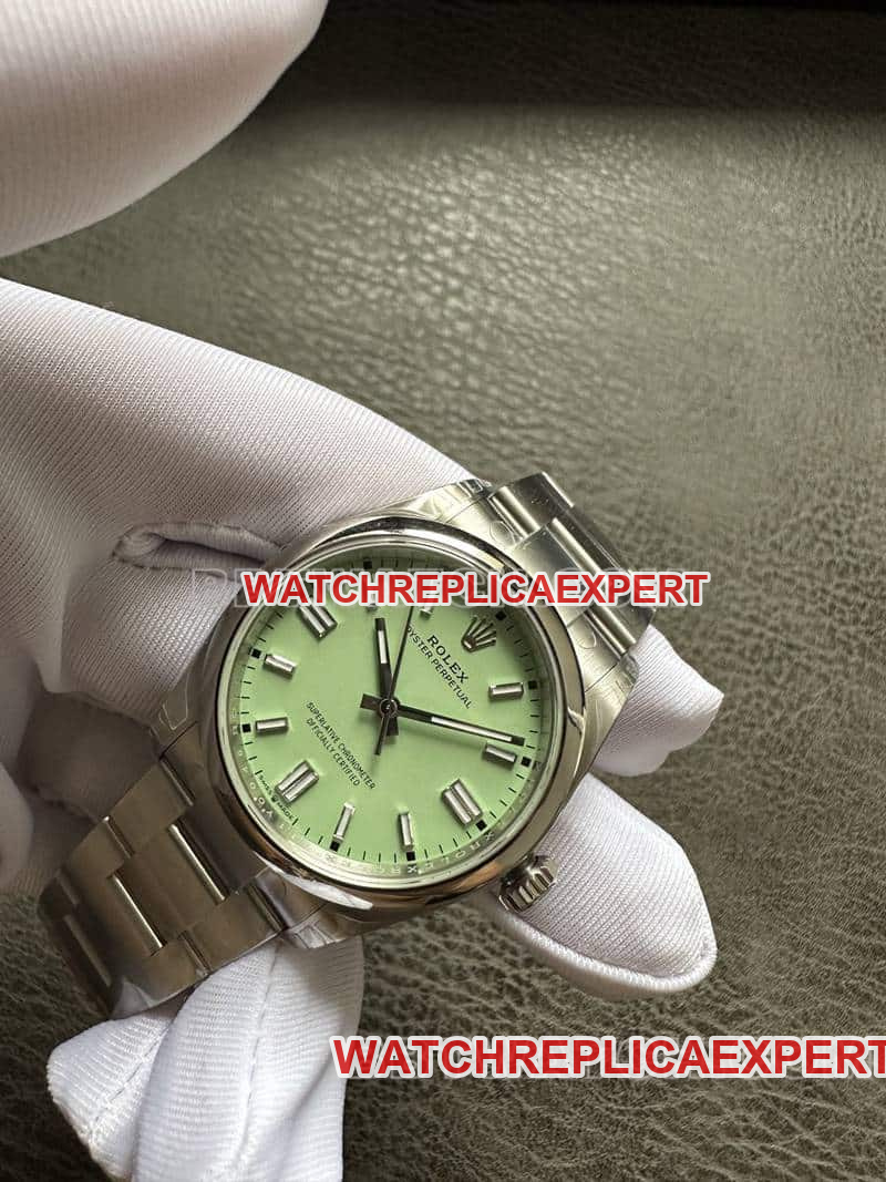 VS FactoryRolex Oyster Perpetual top-tier 1:1high-quality replicagreen dial134300front live photo