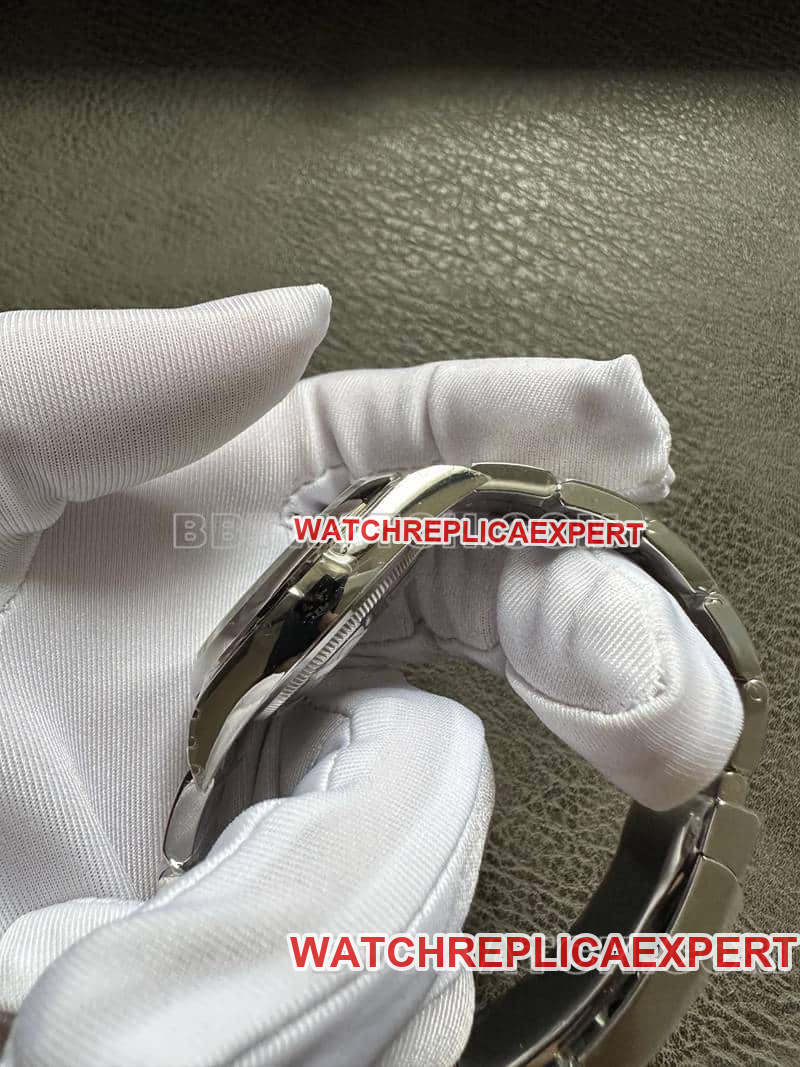 VS FactoryRolex Oyster Perpetual top-tier 1:1high-quality replicagreen dial134300side live photo
