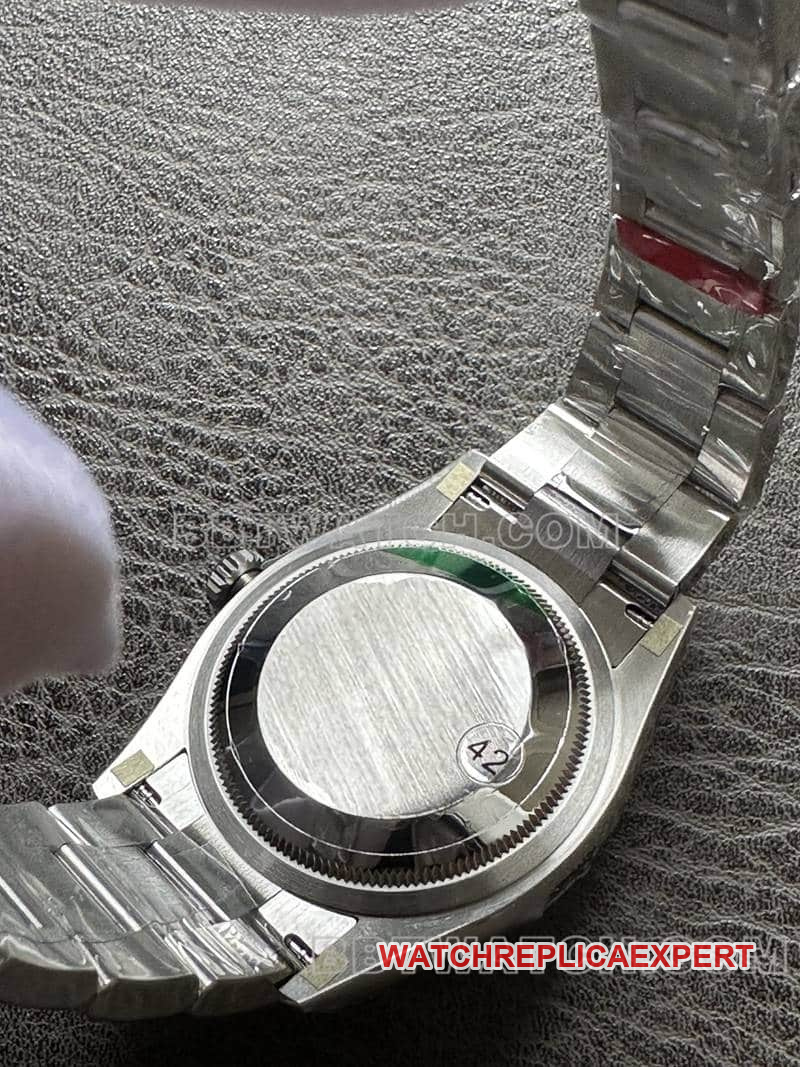 VS FactoryRolex Oyster Perpetual top-tier 1:1high-quality replicagreen dial134300caseback live photo