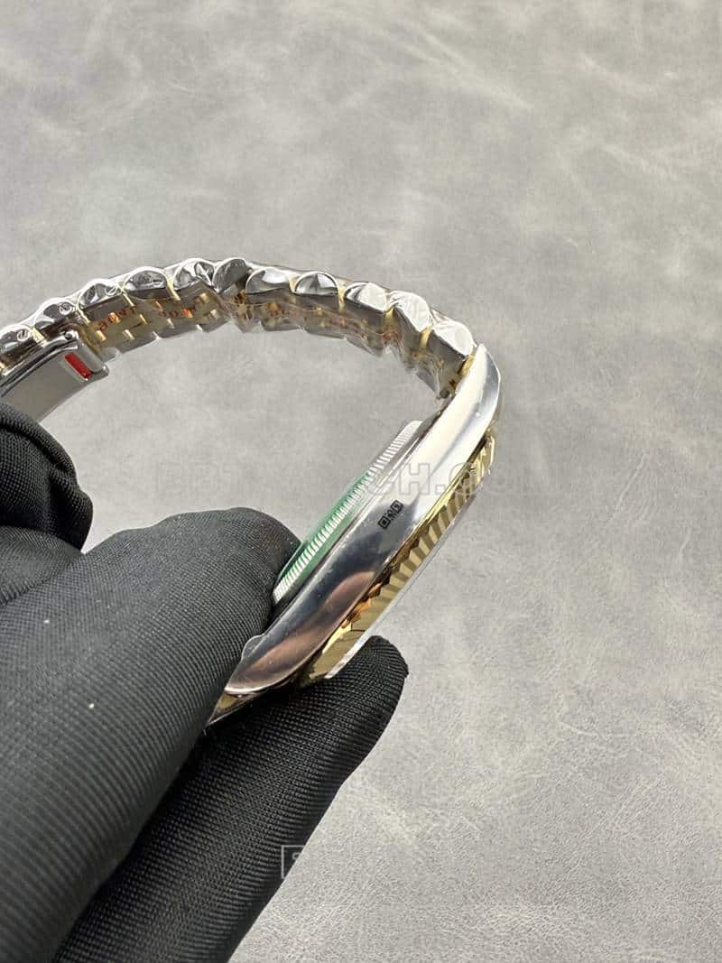 ARF FactoryRolex log top-tier replicablack dial41mm gold five-row chain link126333side live photo