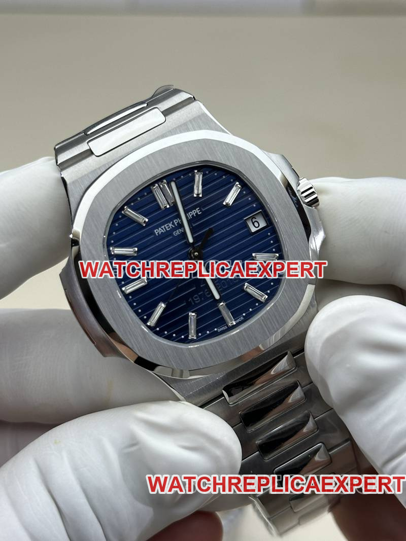 Patek Philippe1:1replica watch BBF factory Nautilus324movementblue dialsteel bracelet model front live photo