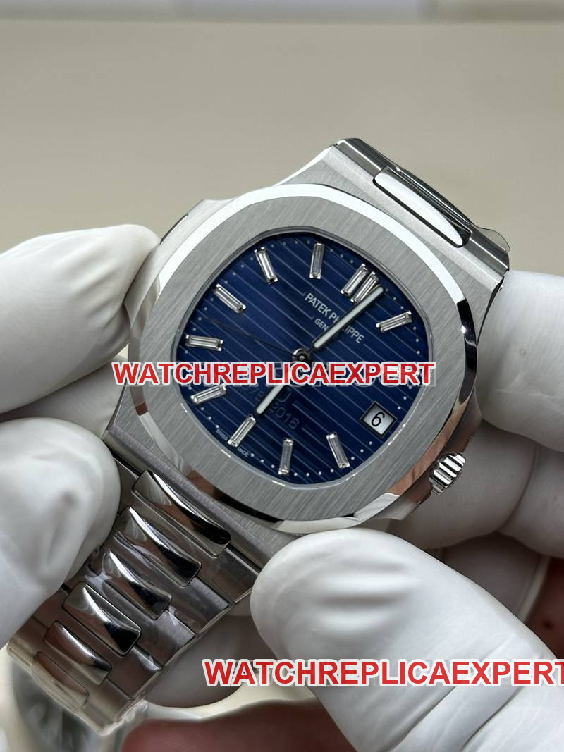Patek Philippe1:1replica watch BBF factory Nautilus324movementblue dialsteel bracelet model front live photo