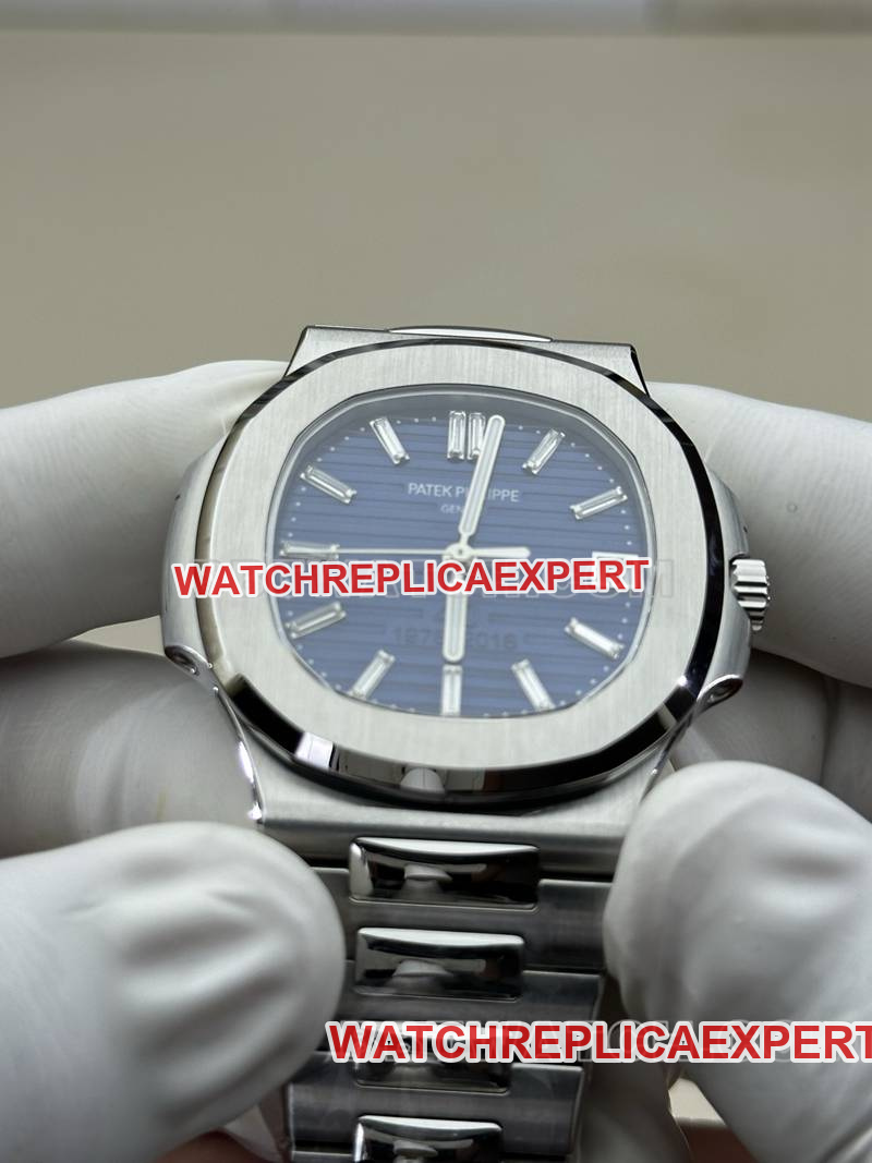 Patek Philippe1:1replica watch BBF factory Nautilus324movementblue dialsteel bracelet model front live photo
