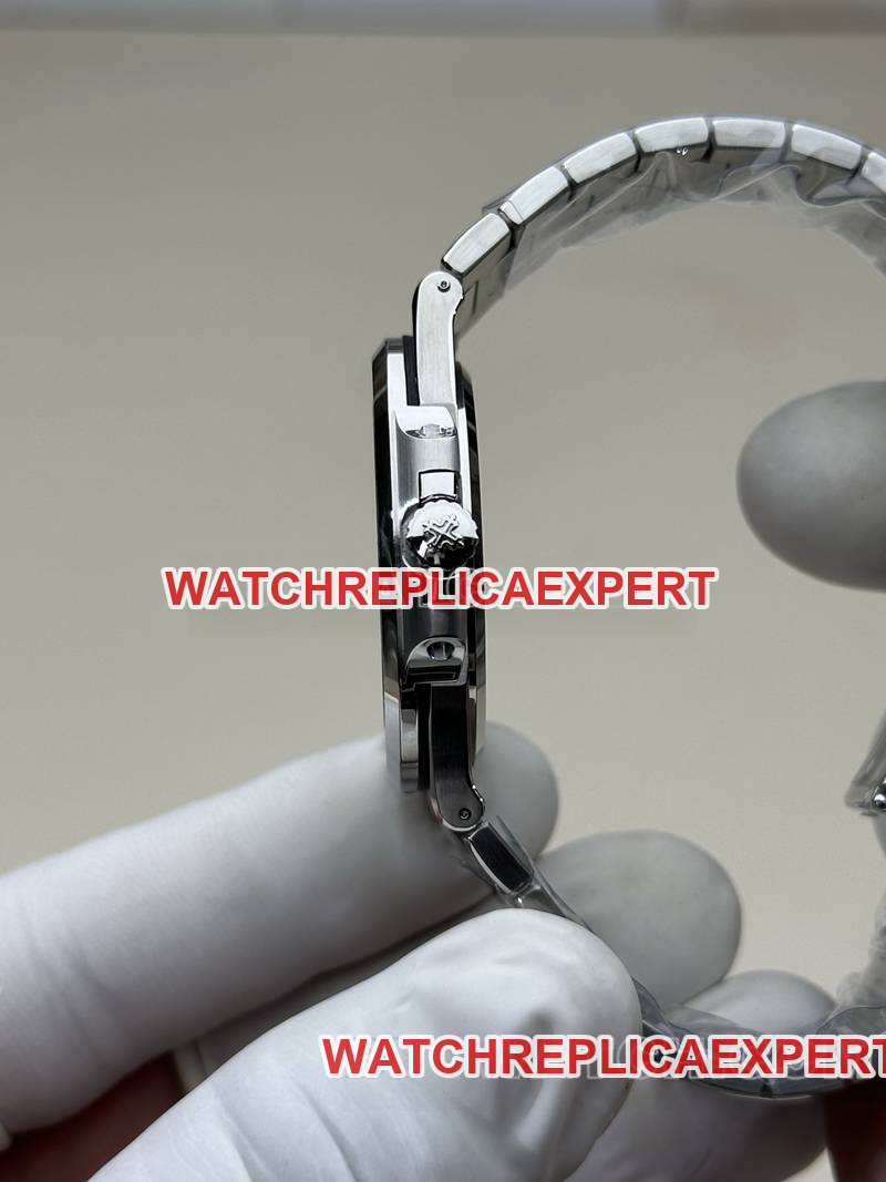 Patek Philippe1:1replica watch BBF factory Nautilus324movementblue dialsteel bracelet model side live photo