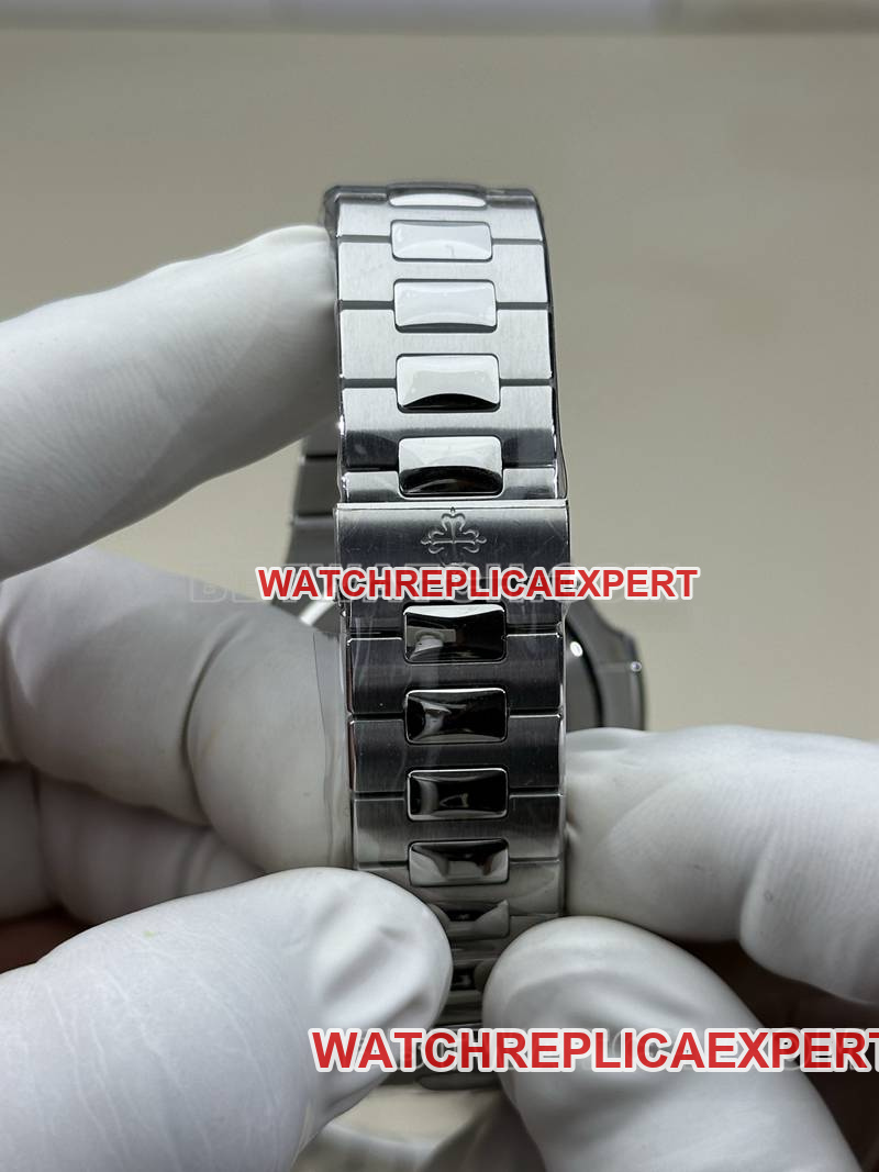 Patek Philippe1:1replica watch BBF factory Nautilus324movementblue dialsteel bracelet model braceletlive photos