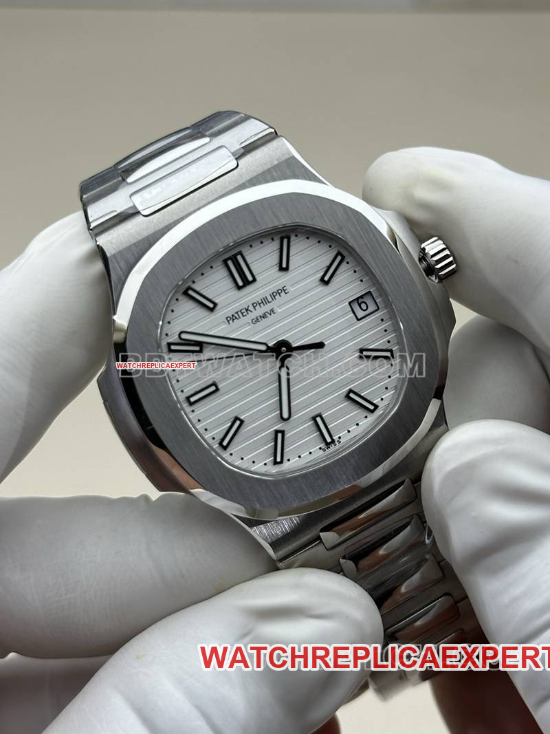 Patek Philippe collectible watch BBF factory Nautiluswhite dial324movementsteel bracelet model front live photo