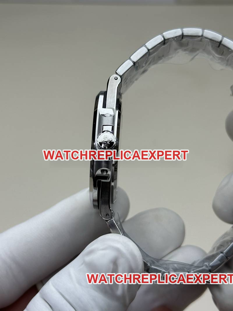 Patek Philippe collectible watch BBF factory Nautiluswhite dial324movementsteel bracelet model side live photo