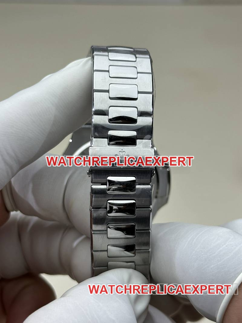 Patek Philippe collectible watch BBF factory Nautiluswhite dial324movementsteel bracelet model braceletlive photos