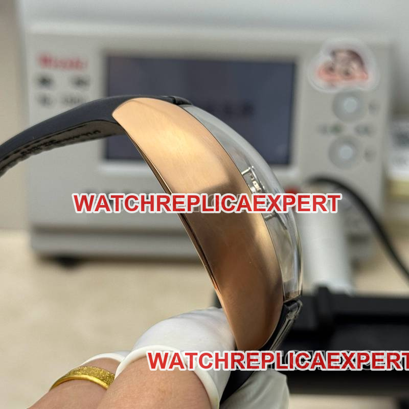 Franck Muller's collectible watch hollow tourbillonleather strap model side live photo