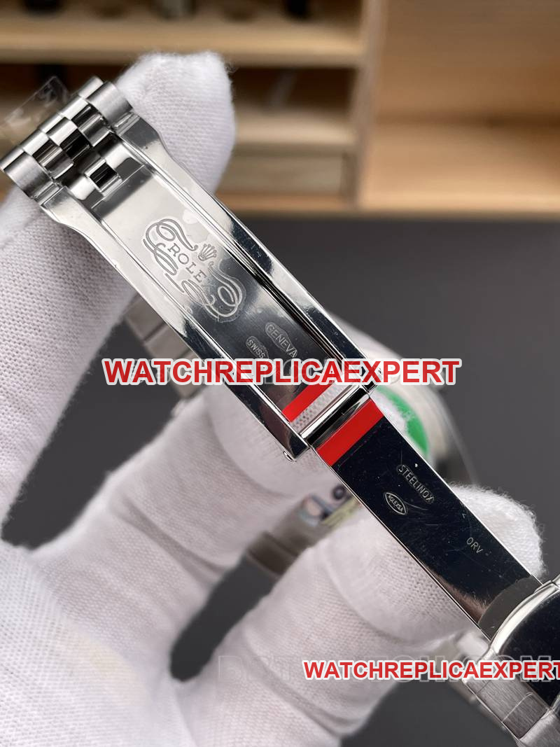 Real-life photos of the ARF Factory Rolex top-tier "Datejust" 41mm black dial 3235 model with steel bracelet and clasp