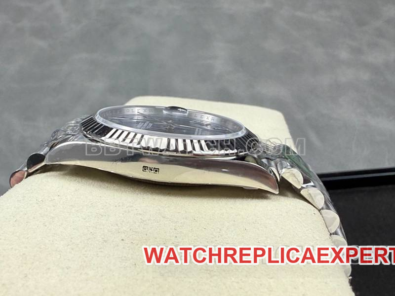 Rolex1:1replica watch ARF Factory log 41mm blue dial Roman numerals 3235 steel bracelet side live photo