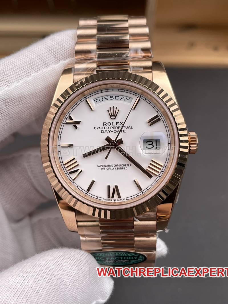Rolex watch RC factory Day-Date40mmwhite dial3255rose goldsteel bracelet front live photo