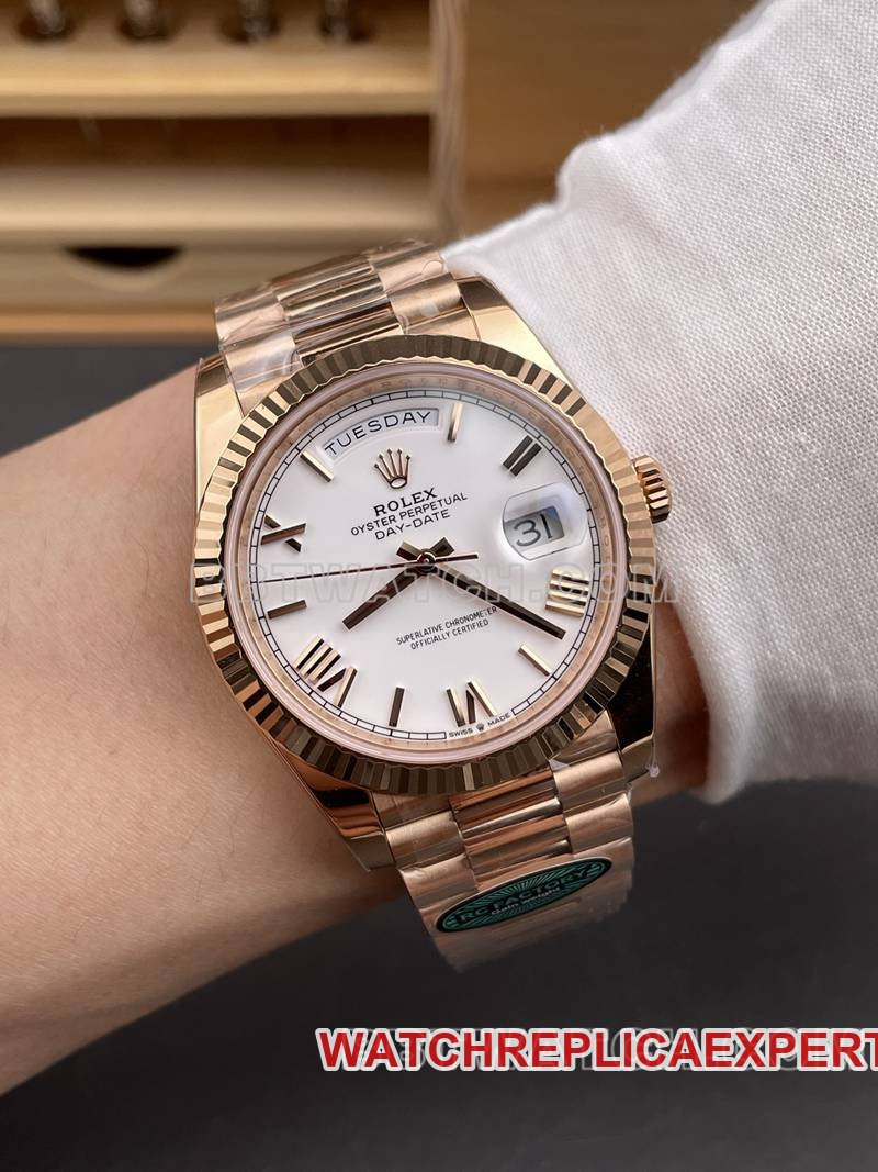 Rolex watch RC factory Day-Date40mmwhite dial3255rose goldsteel bracelet front live photo