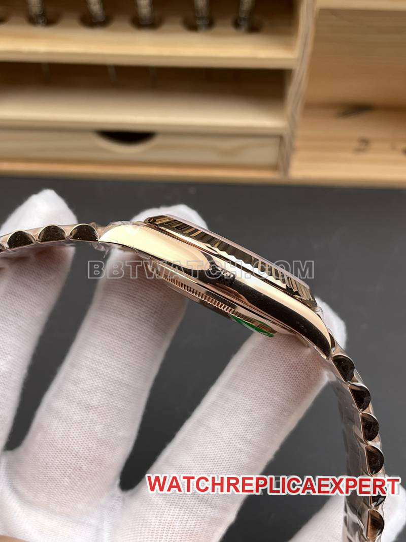 Rolex collectible watch RC factory Day-Date40mmgreen dial3255rose goldsteel bracelet model side live photo