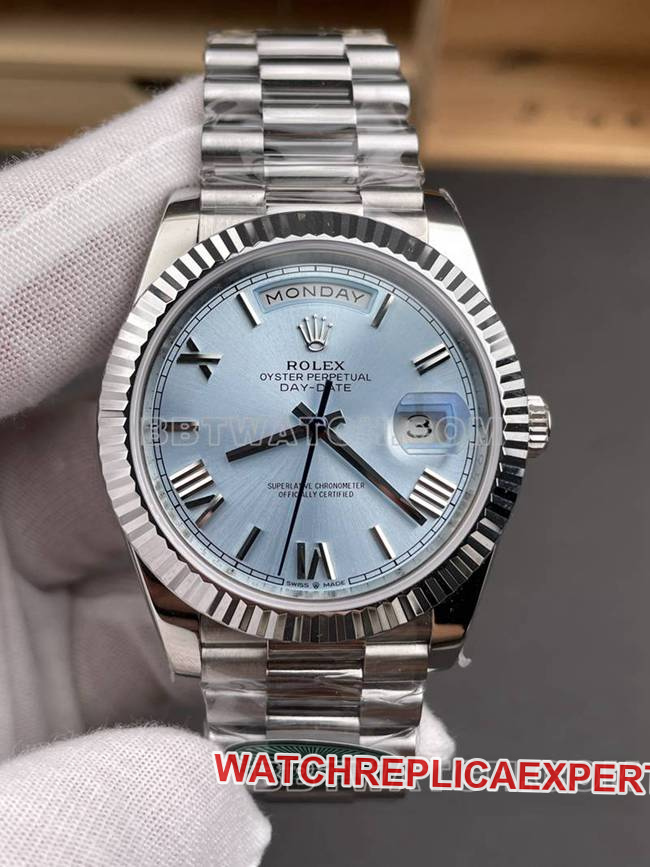 Rolextop-tier watch RC factory Day-Date40mm ice blue dial3255steel bracelet front live photo