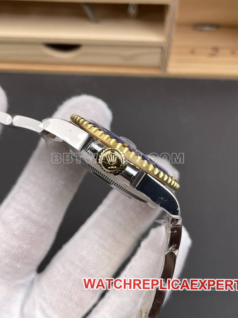 Rolex1:1replica watch RC factory Submariner40mm gold blue Submariner3135movementside live photo