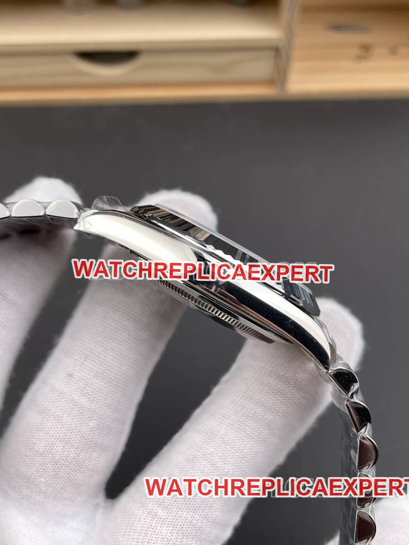 Rolex collectible watch RC factory Day-Date40mmwhite dial3255steel bracelet model side live photo