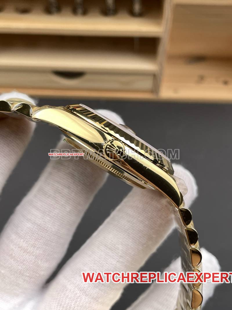 Rolex collectible watch RC factory Day-Date40mmblack dial3255yellow goldsteel bracelet side live photo