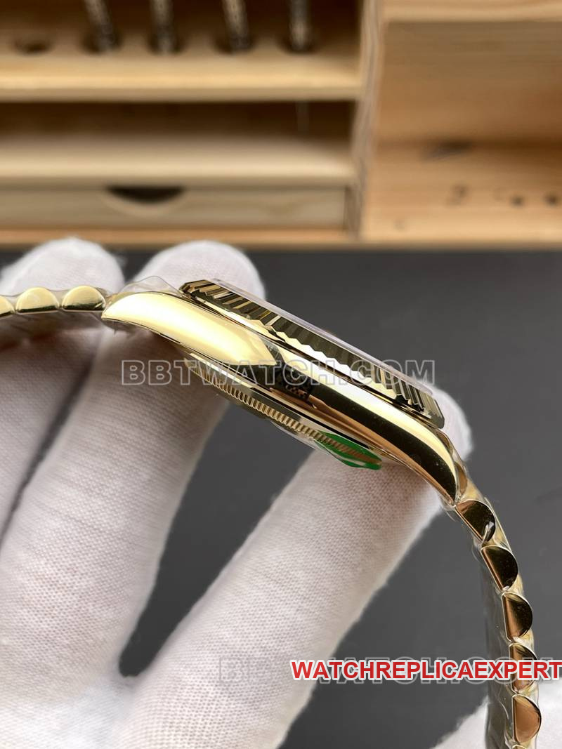 Rolex collectible watch RC factory Day-Date40mmblack dial3255yellow goldsteel bracelet side live photo