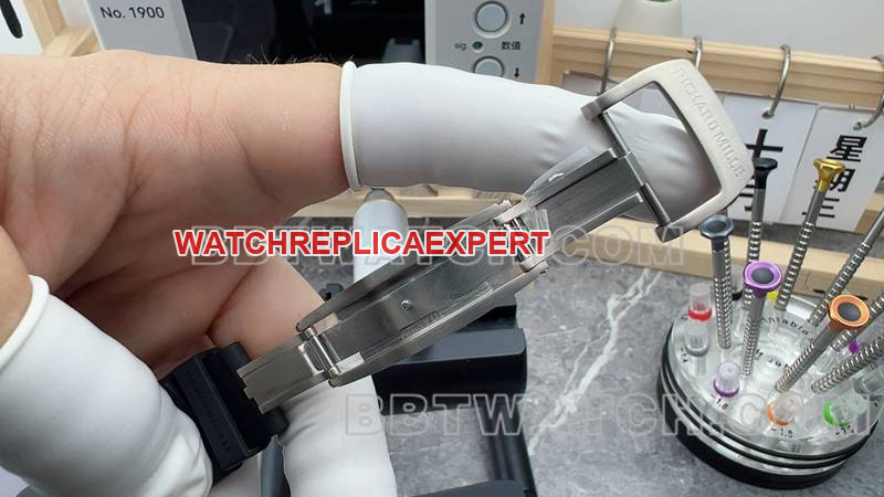 Richard Mille collectible watch R factory hollow plate white case black rubber model RM061clasplive photos