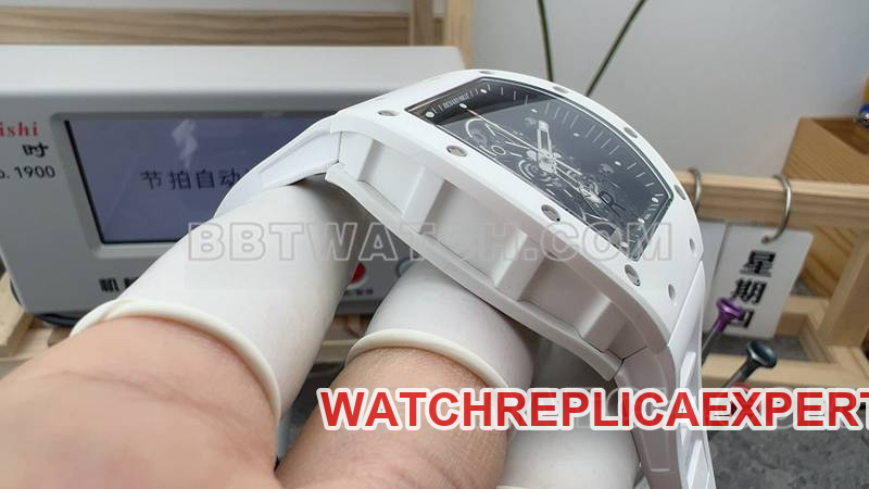 Richard Milletop-tier watch R factory hollow plate white rubber model RM055side live photo