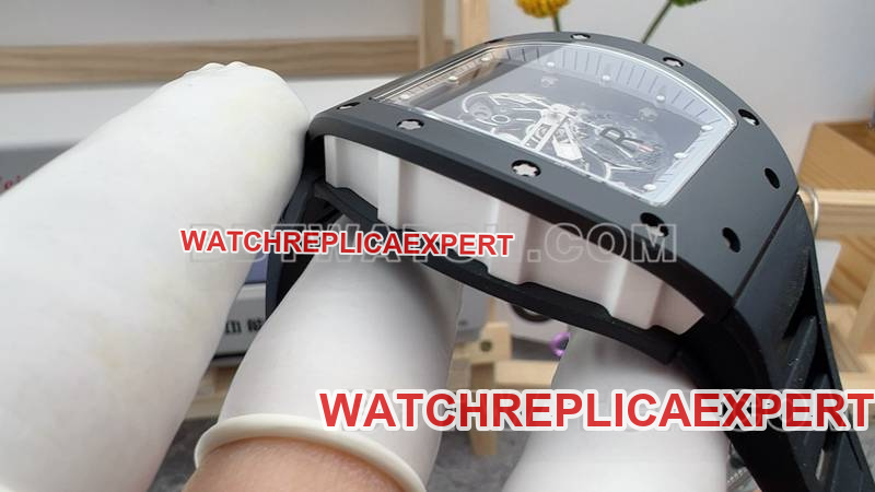 Richard Mille's collectible watch R factory hollow plate black rubber model RM055side live photo