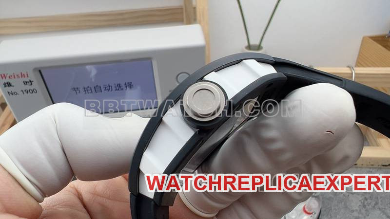 Richard Mille's collectible watch R factory hollow plate black rubber model RM055side live photo