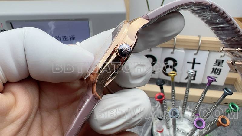 Patek Philippe collectible watch grenade white mother of pearl disc rubber model side live photo