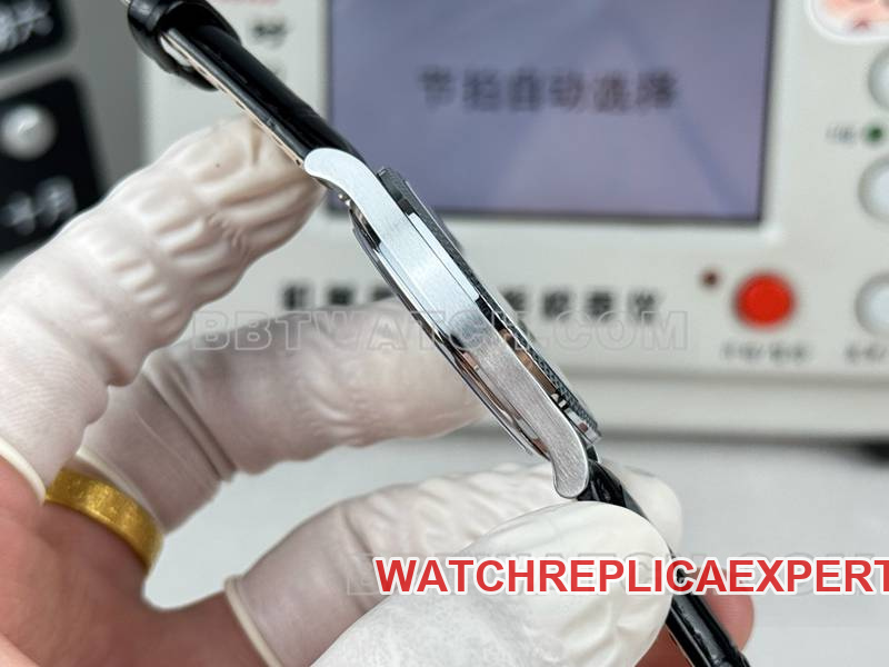 Patek Philippetop-tier watch SDF factory classic silver dial nail pattern ring 39mmleather strap model side live photo
