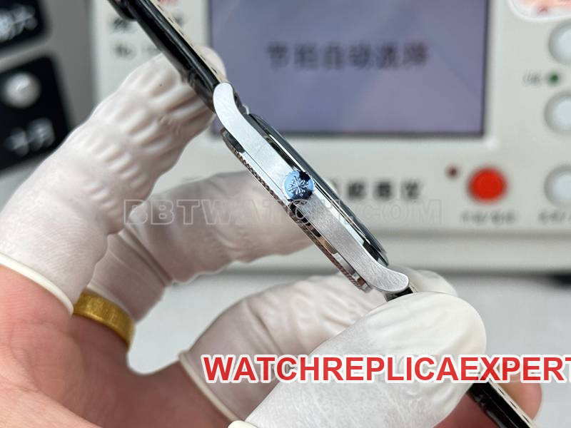 Patek Philippetop-tier watch SDF factory classic silver dial nail pattern ring 39mmleather strap model side live photo
