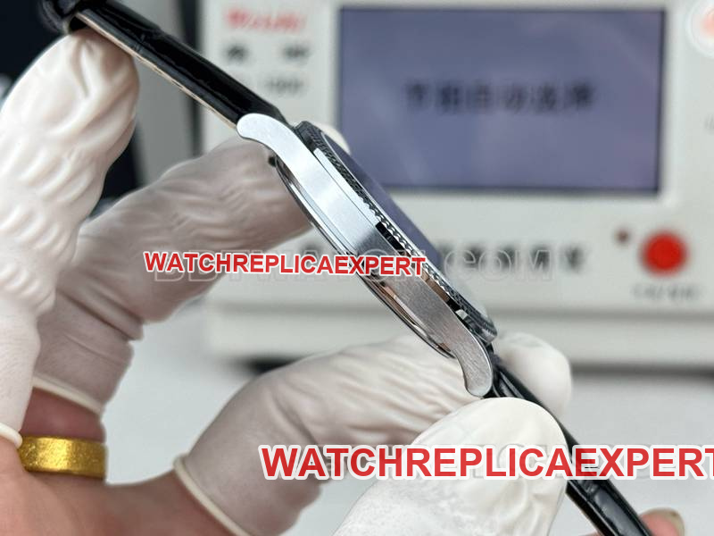 Patek Philippe1:1replica watch SDF factory classic black dial nail pattern ring 39mmleather strap model side live photo