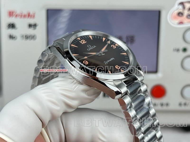 Omega collectible watch Seamaster brown dial 38mm small seconds steel bracelet model side live photo